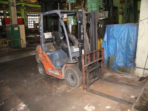 Used Toyota 8FGL25 Forklift for Sale (Auction Premium) | NetBid Industrial Auctions